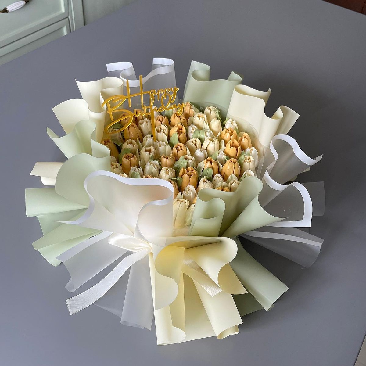 banh-kem-hoa-tulip-vang.