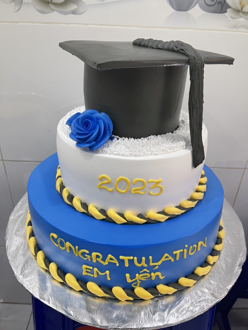 banh-kem-tot-nghiep-don-gian