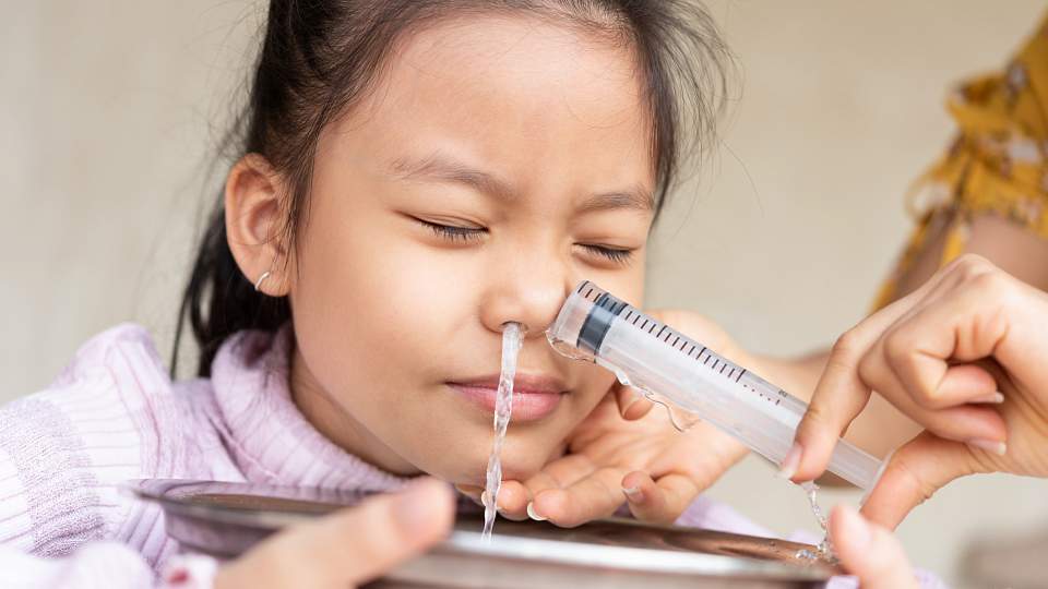 cach-dieu-tri-di-ung-phan-hoa-tai-nha