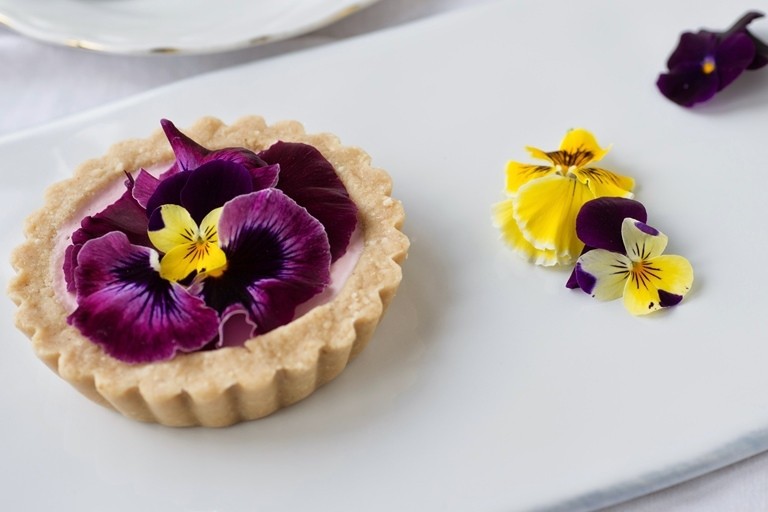 hoa-trang-tri-mon-an