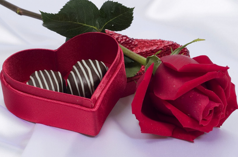 tang-qua-valentine-cho-ban-gai-o-xa