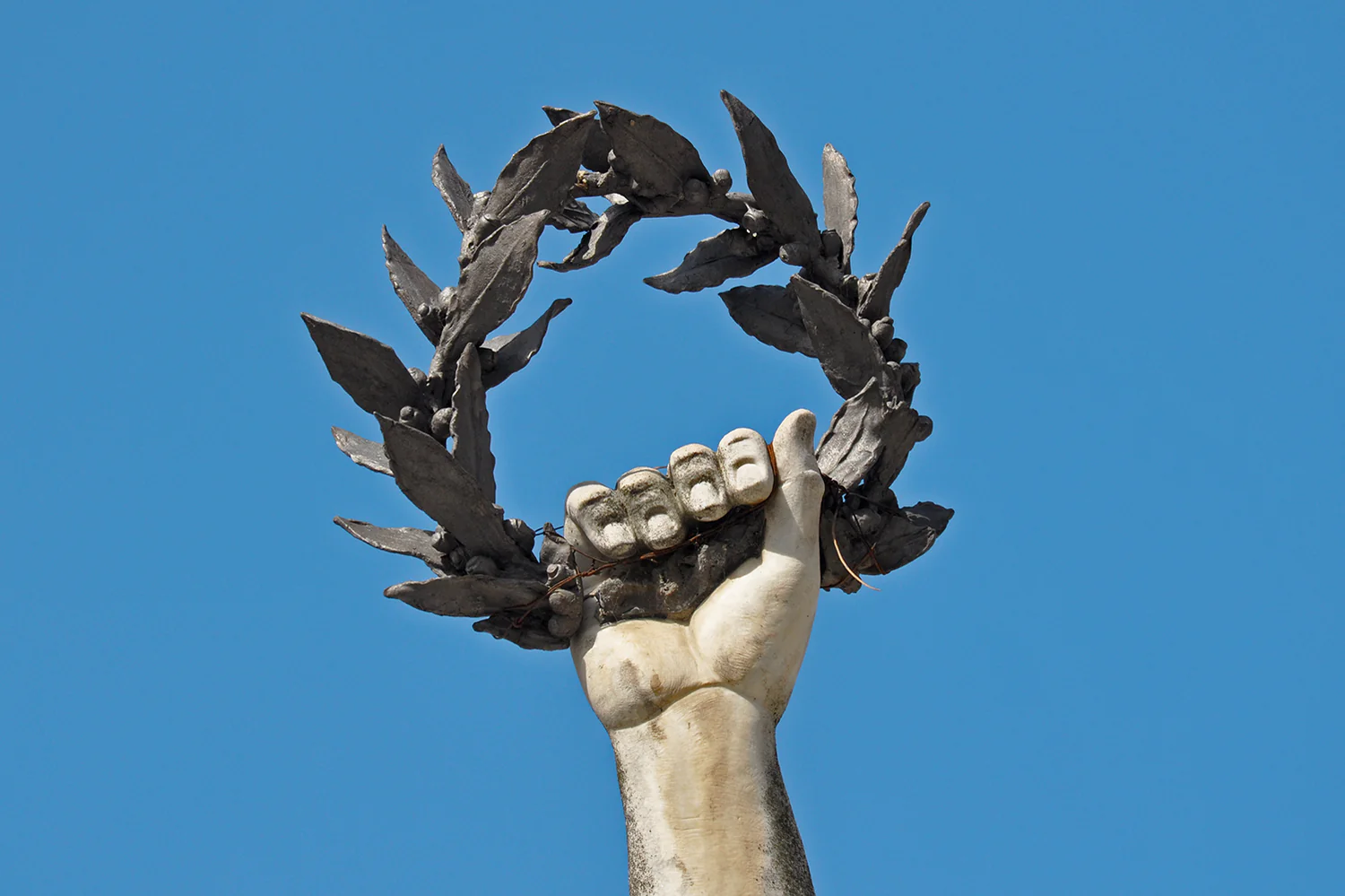 vong-nguyet-que-tuong-trung-cho-dieu-gi