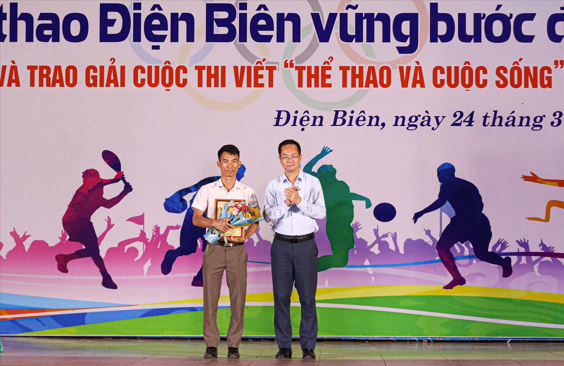 cach-chon-hoa-chuc-mung-chien-thang